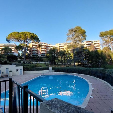 Charmant Appartement Residentiel Avec Terrasse, Jardin Privatif Et Piscine A Cannes Exteriör bild