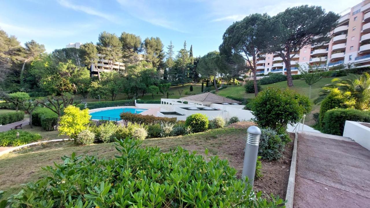 Charmant Appartement Residentiel Avec Terrasse, Jardin Privatif Et Piscine A Cannes Exteriör bild