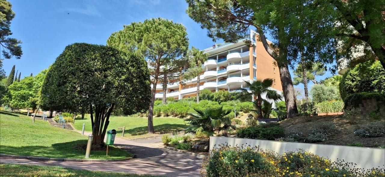 Charmant Appartement Residentiel Avec Terrasse, Jardin Privatif Et Piscine A Cannes Exteriör bild