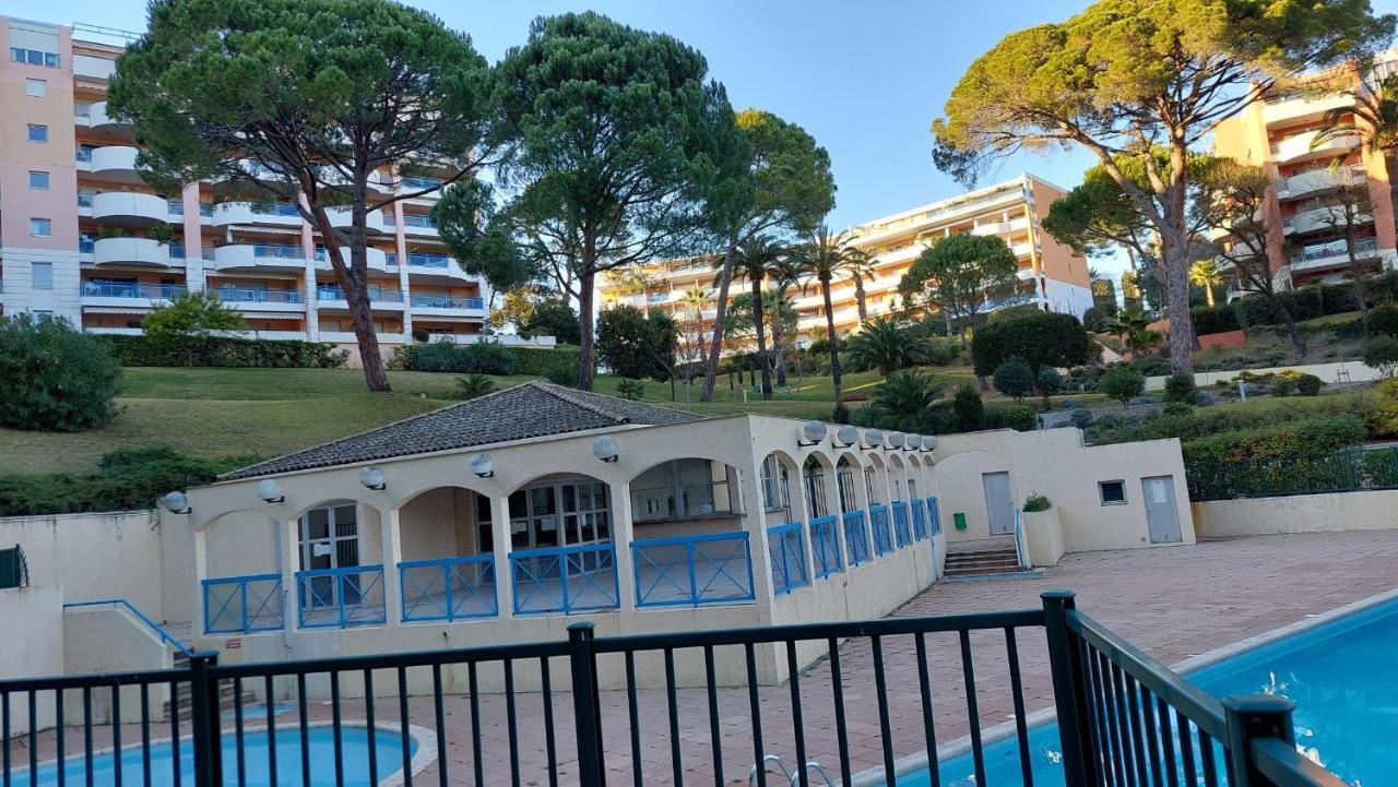Charmant Appartement Residentiel Avec Terrasse, Jardin Privatif Et Piscine A Cannes Exteriör bild