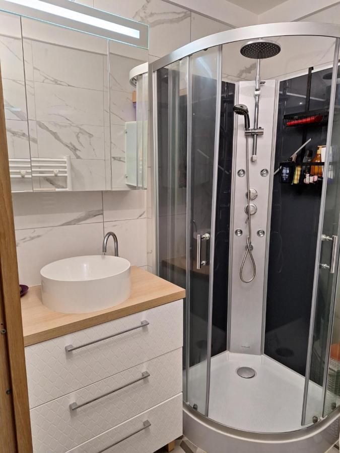 Charmant Appartement Residentiel Avec Terrasse, Jardin Privatif Et Piscine A Cannes Exteriör bild